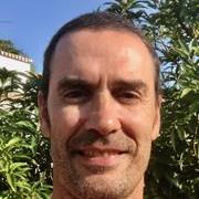 Bilingual yoga teacher. Profesor de yoga con 30 años de experiencia